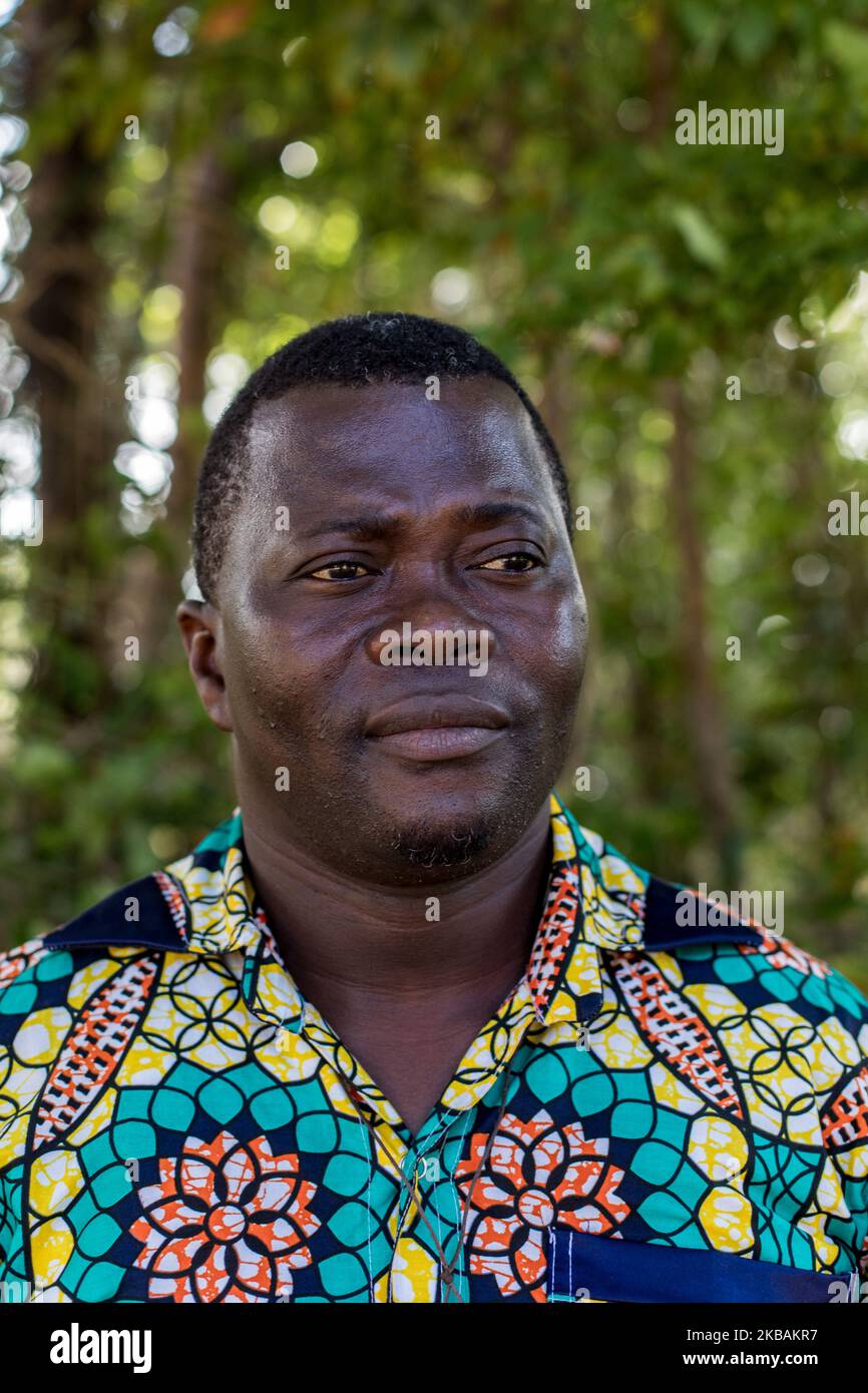 Maripasoula, France, 6 juillet 2019. Portrait du Père Herve Cleze Moutaleno. Ce missionnaire congolais est attaché à la paroisse d'Antekum Pata parmi le peuple Wayana, l'un des six peuples amérindiens indigènes vivant en Guyane française. (Photo par Emeric Fohlen/NurPhoto) Banque D'Images