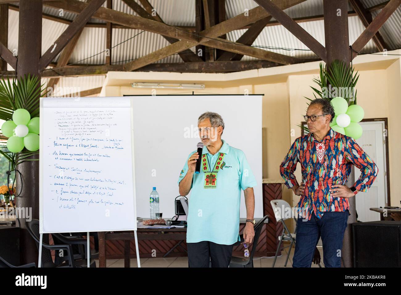 Awala-Yalimapo, France, 6 juillet 2019. Mgr Emmanuel Lafont, évêque de Cayenne, parle à la rencontre pré-synodale des peuples autochtones de Guyane française. L'objectif de cette assemblée est d'écouter les peuples autochtones et toutes les communautés vivant en Amazonie afin de connaître leurs défis, leurs espoirs et leurs propositions de vie. (Photo par Emeric Fohlen/NurPhoto) Banque D'Images