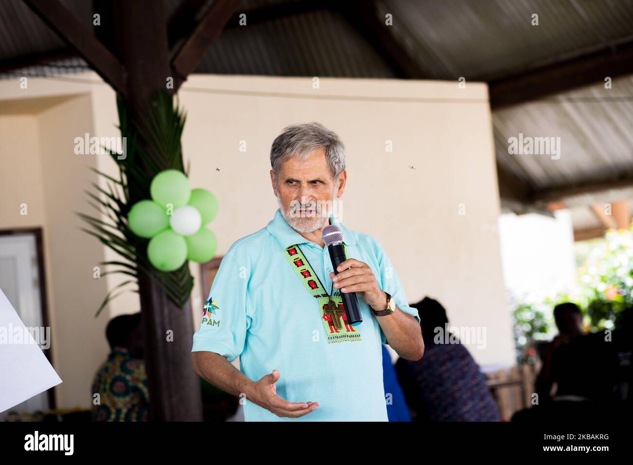 Awala-Yalimapo, France, 6 juillet 2019. Mgr Emmanuel Lafont, évêque de Cayenne, parle à la rencontre pré-synodale des peuples autochtones de Guyane française. L'objectif de cette assemblée est d'écouter les peuples autochtones et toutes les communautés vivant en Amazonie afin de connaître leurs défis, leurs espoirs et leurs propositions de vie. (Photo par Emeric Fohlen/NurPhoto) Banque D'Images