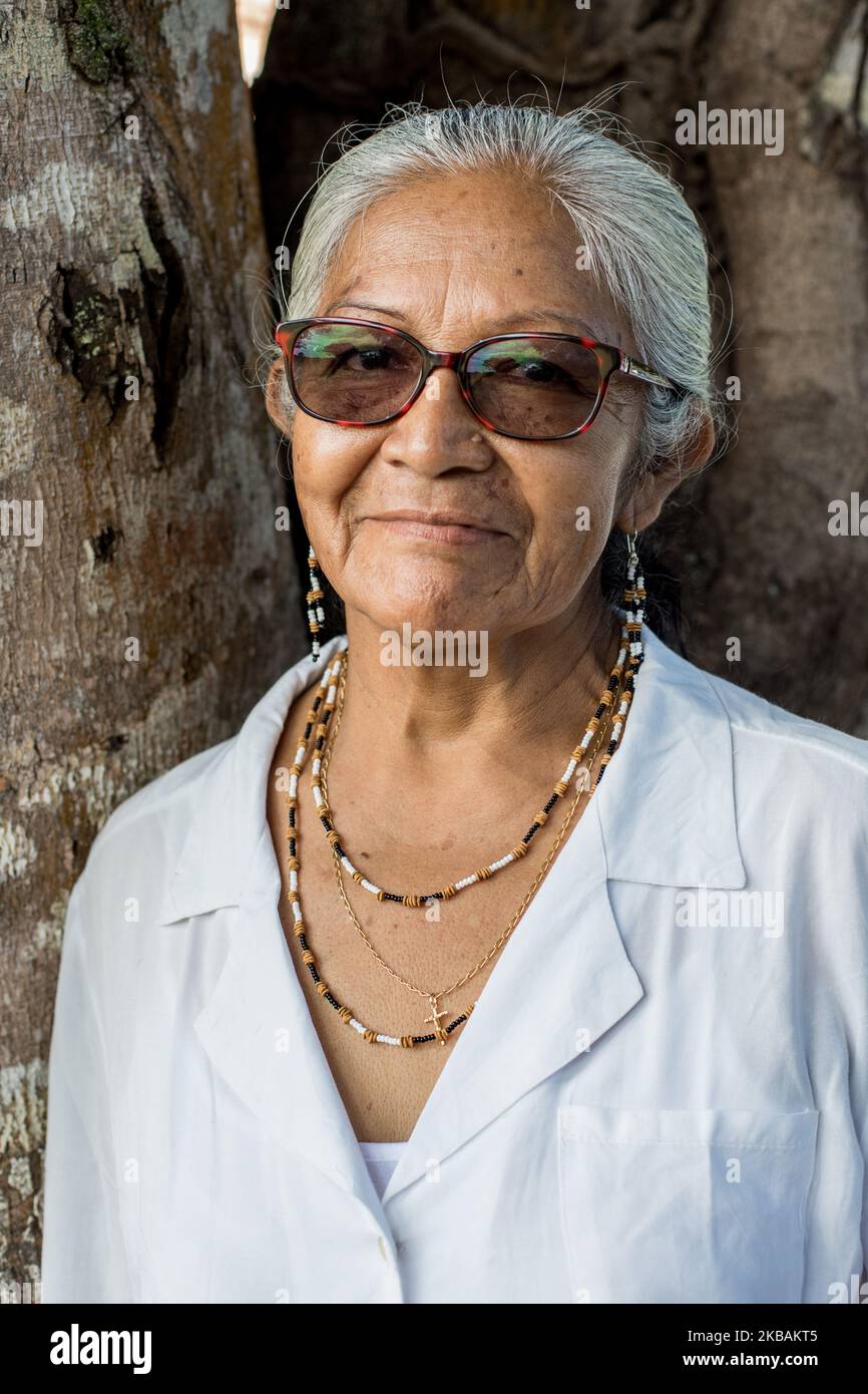 Awala-Yalimapo, France, 6 juillet 2019. Portrait de Cecile Kouyouri, chef traditionnel de Bellevue. Elle est la première femme à devenir chef traditionnel en Guyane française, il y a 22 ans. (Photo par Emeric Fohlen/NurPhoto) Banque D'Images