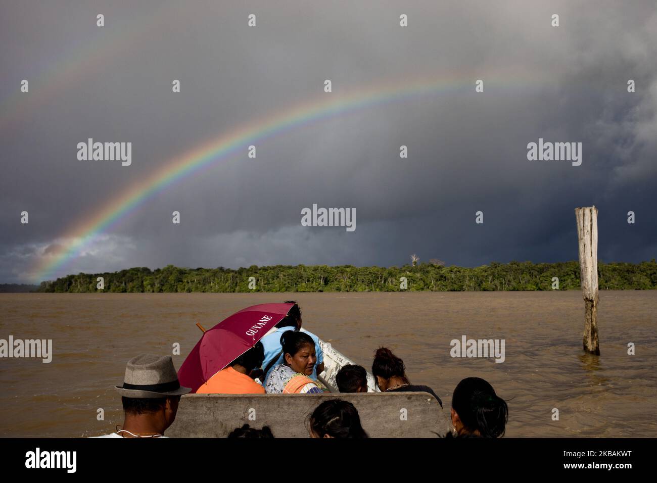 Saint-Laurent-du-Maroni, France, 4 juillet 2019. Le canot Wayana Ameridian descend la rivière Maroni. (Photo par Emeric Fohlen/NurPhoto) Banque D'Images