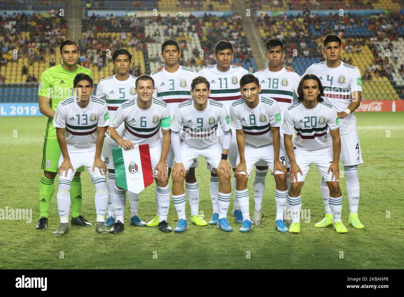 Team Mexico pose pour une photo de groupe lors du match de quart de finale entre la République de Corée et le Mexique lors de la coupe du monde FIFA U-17 Brésil à l'Estadio Kleber Andrade on 10 novembre 2019 à Vitoria, Brésil.(photo de Gilson Borba/NurPhoto) Banque D'Images