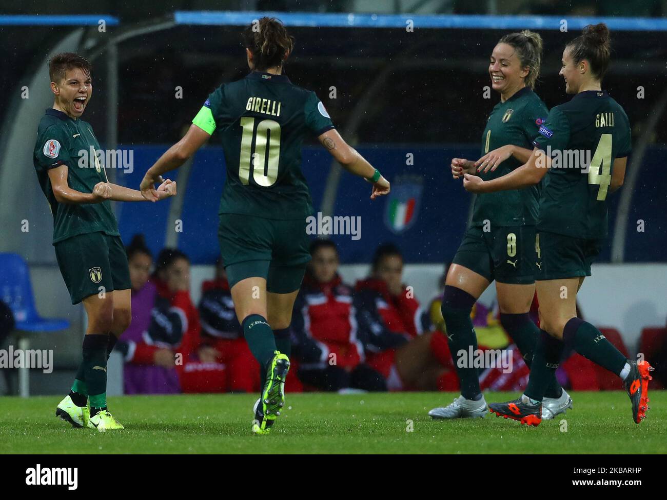 Manuela Giugliano, d'Italie, fête avec ses coéquipiers après avoir obtenu son score lors du match de qualification du Championnat des femmes de l'UEFA Euro 2021 Italie / Malte au stade Teofilo Patini à Castel di Sangro, Italie sur 12 novembre 2019 (photo de Matteo Ciambelli/NurPhoto) Banque D'Images