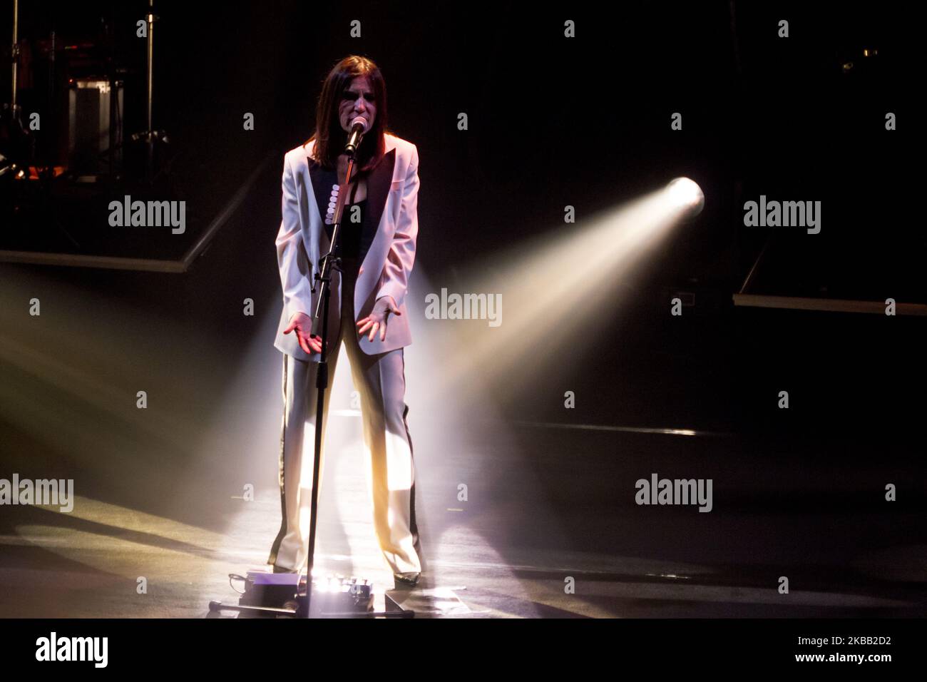 La chanteuse italienne Paola Turci se produit en direct au Corso Theatre de Mestre, Venise, Italie, avec sa 'Bella da Normally tour' le 15 novembre 2019 (photo de Mimmo Lamacchia/NurPhoto) Banque D'Images