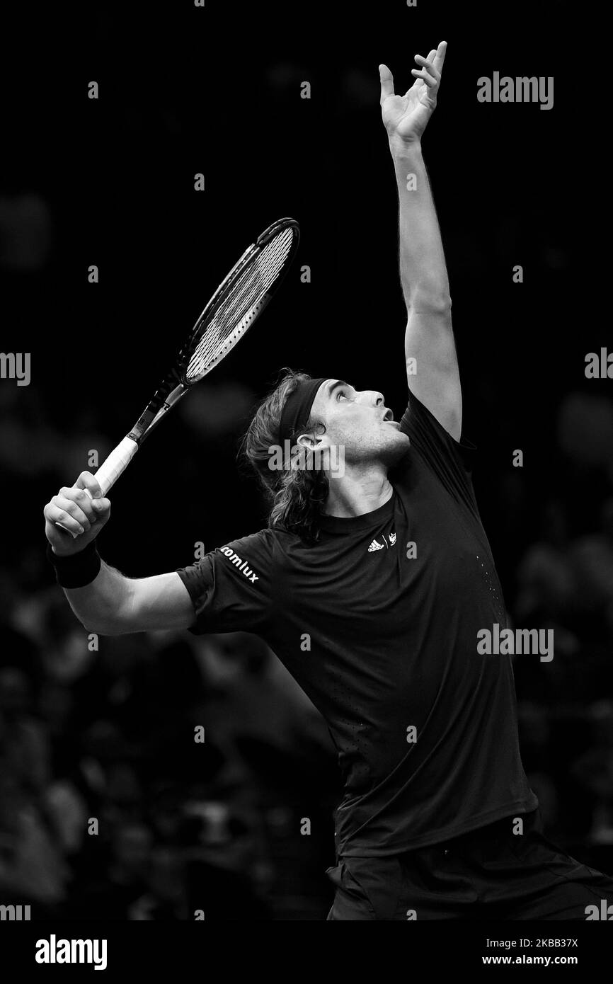 Paris, France. 3 novembre 2022, Stefanos Tsitsipas de Grèce sert (service, service) pendant le Rolex Paris Masters, ATP Masters 1000 tennis Tournament, sur 3 novembre 2022 à l'aréna Accor à Paris, France. Photo de Victor Joly/ABACAPRESS.COM Banque D'Images