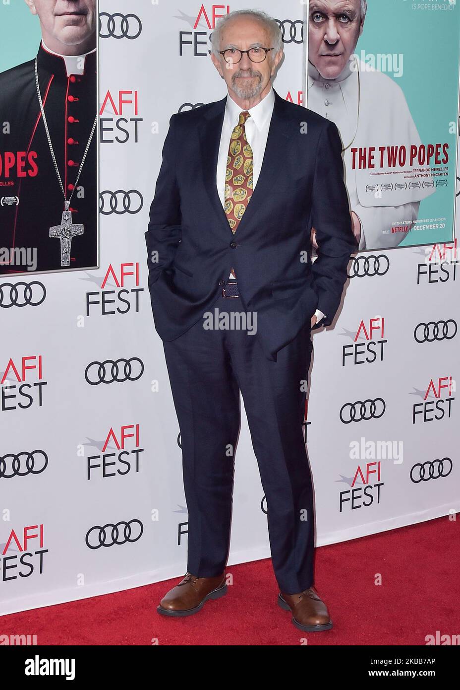 HOLLYWOOD, LOS ANGELES, CALIFORNIE, États-Unis - NOVEMBRE 18 : l'acteur Jonathan Pryce arrive au FEST 2019 de l'AFI - première de Netflix 'les deux Popess' tenue au Théâtre chinois IMAX de TCL sur 18 novembre 2019 à Hollywood, Los Angeles, Californie, États-Unis. (Photo par image Press Agency/NurPhoto) Banque D'Images