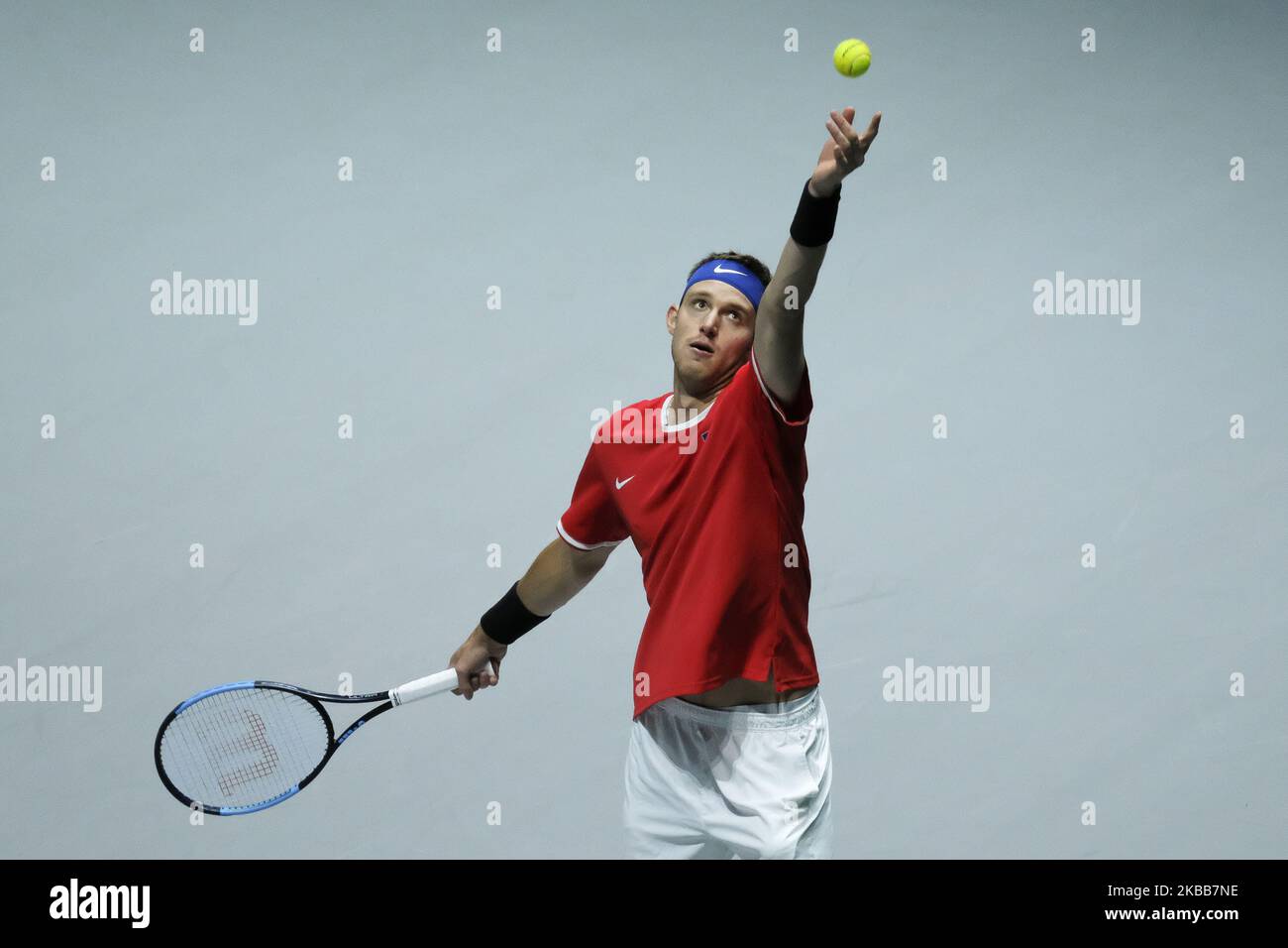 Nicolas Jarry du Chili en action pendant le jour 2 de la coupe Davis 2019 à la Caja Magica sur 19 novembre 2019 à Madrid, Espagne (photo par Oscar Gonzalez/NurPhoto) Banque D'Images