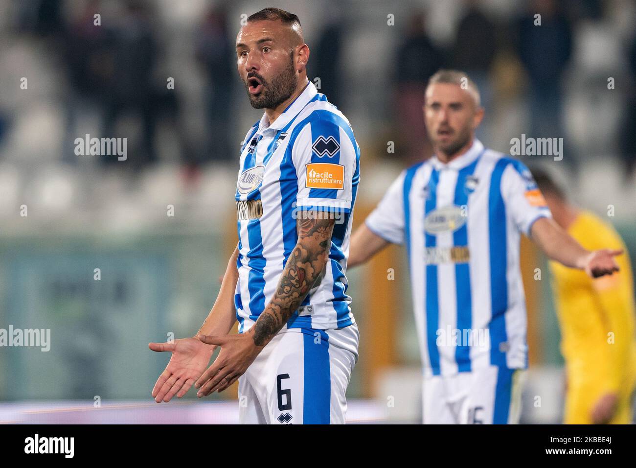 Gennaro Scognamiglio de Pescara Calcio anneau le match de la série italienne B 2019/2020 entre Pescara Calcio 1936 et les Cremonais américains au Stadio Adriatico Giovanni Cornacchia sur 22 novembre 2019 à Pescara, Italie. (Photo de Danilo Di Giovanni/NurPhoto) Banque D'Images