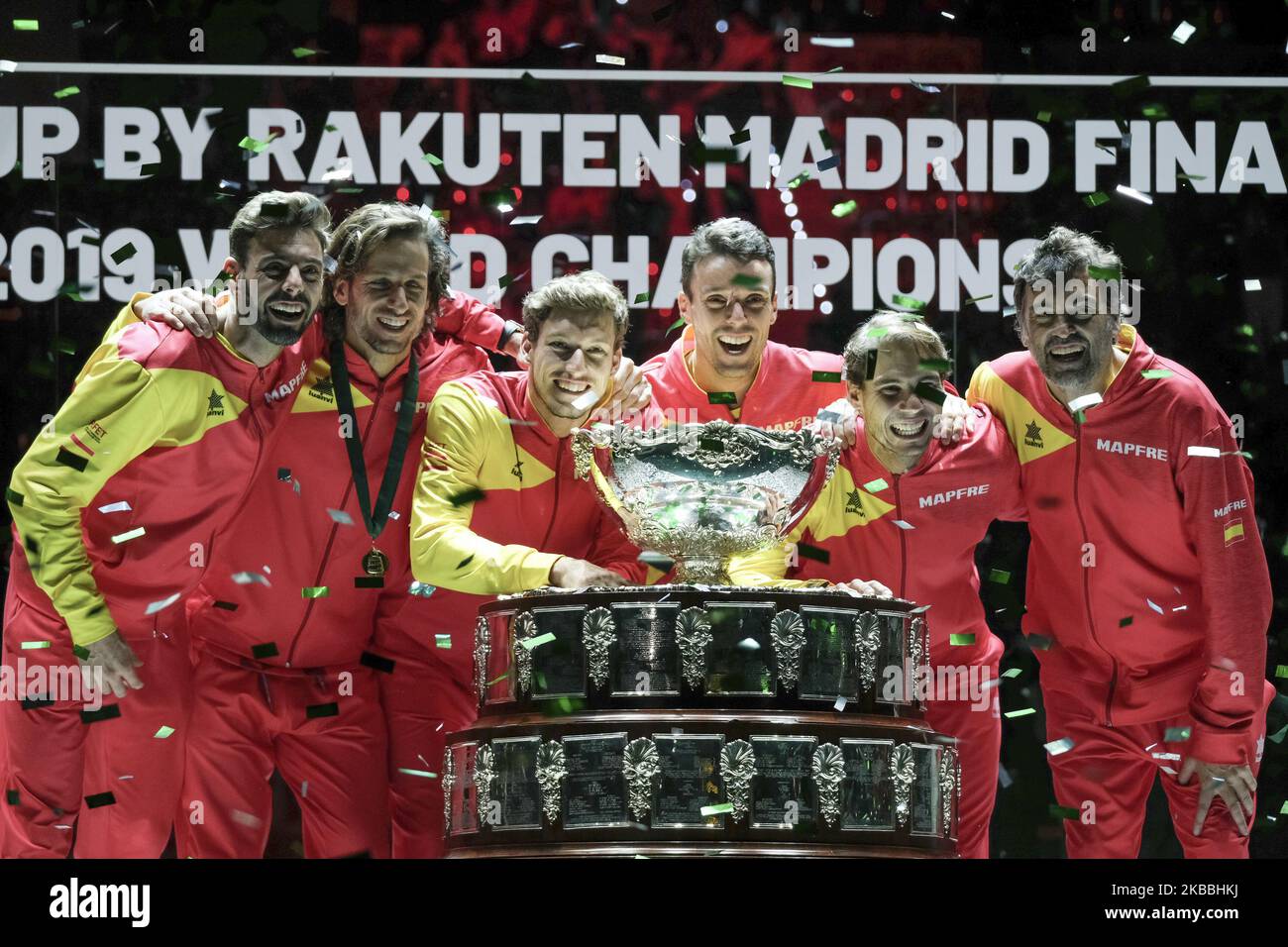 Marcel Granollers, Feliciano Lopez, Pablo Carreno Busta, Roberto Bautista Agut, Rafael Nadal après leur victoire sur le Canada lors du septième jour de la coupe Davis 2019 à la Caja Magica sur 24 novembre 2019 à Madrid, en Espagne. (Photo par Oscar Gonzalez/NurPhoto) Banque D'Images