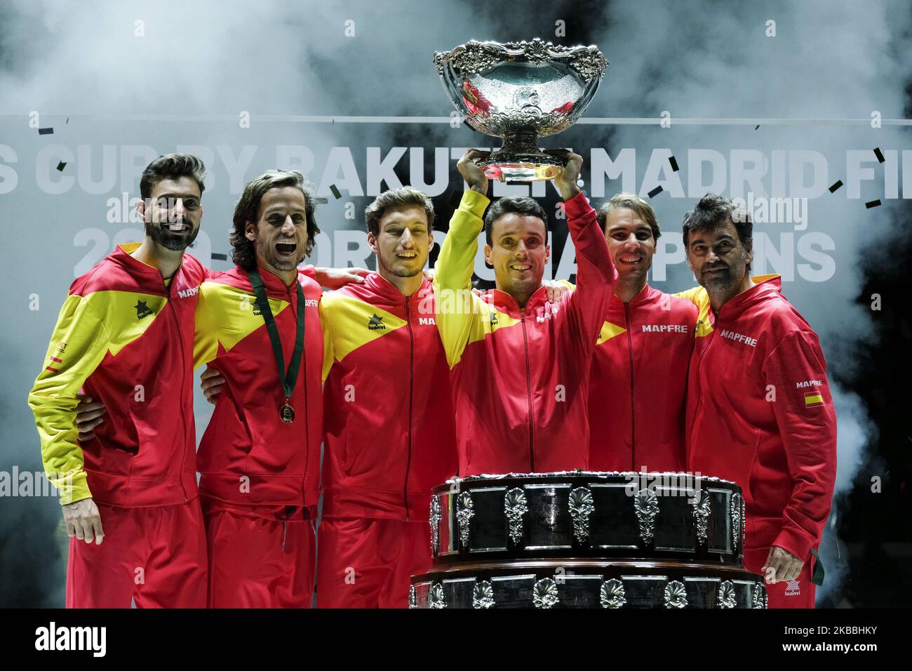 Marcel Granollers, Feliciano Lopez, Pablo Carreno Busta, Roberto Bautista Agut, Rafael Nadal après leur victoire sur le Canada lors du septième jour de la coupe Davis 2019 à la Caja Magica sur 24 novembre 2019 à Madrid, en Espagne. (Photo par Oscar Gonzalez/NurPhoto) Banque D'Images
