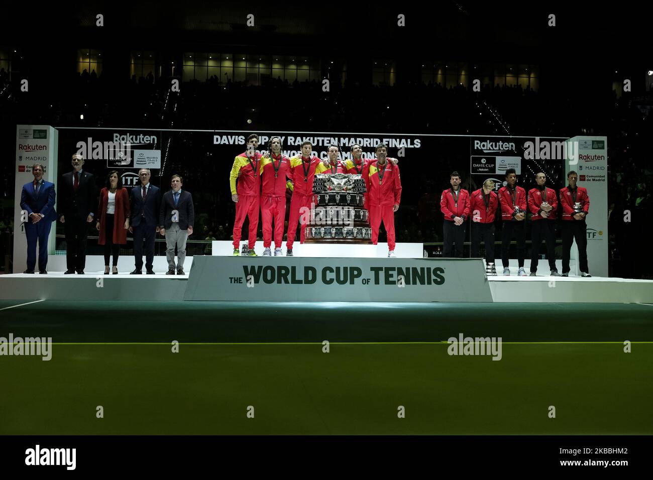 Marcel Granollers, Feliciano Lopez, Pablo Carreno Busta, Roberto Bautista Agut, Rafael Nadal après leur victoire sur le Canada lors du septième jour de la coupe Davis 2019 à la Caja Magica sur 24 novembre 2019 à Madrid, en Espagne. (Photo par Oscar Gonzalez/NurPhoto) Banque D'Images