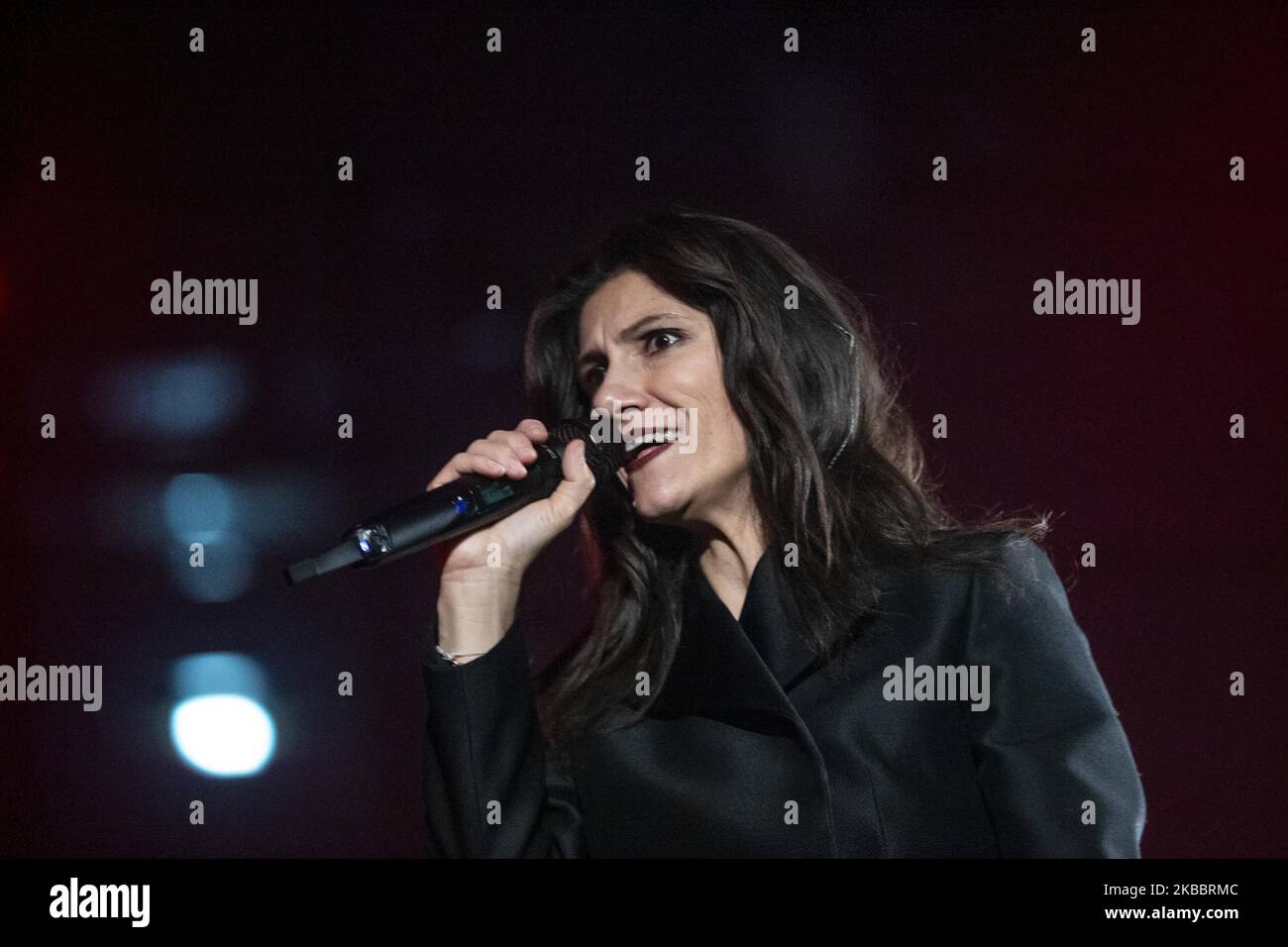 Le chanteur et compositeur italien Elisa se produit en direct au Forum de Mediolanum le 27 novembre 2019 à Assago Milan, en Italie. (Photo de Roberto Finizio/NurPhoto) Banque D'Images