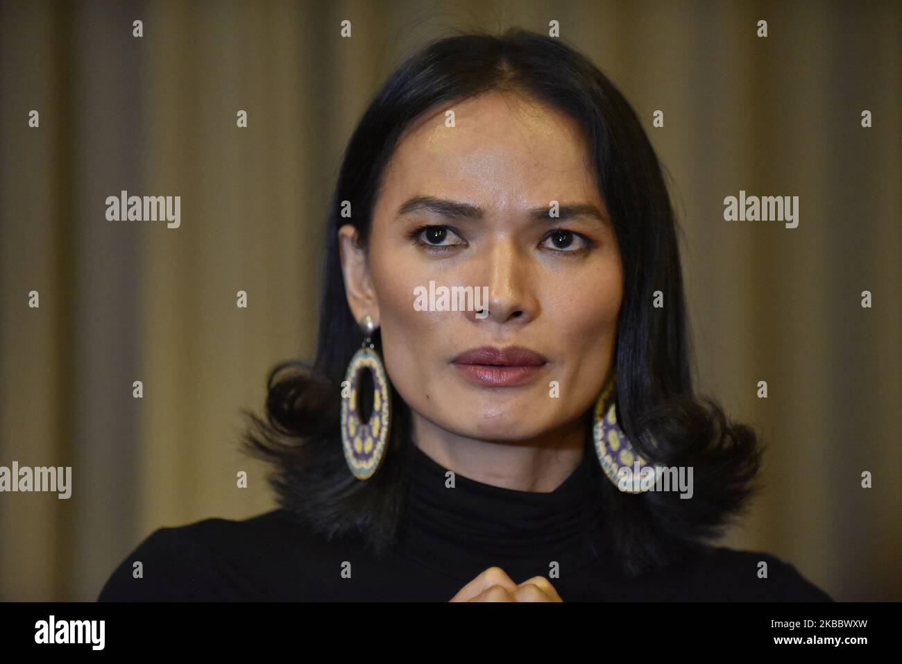 Anjali Lama, le premier modèle transgenre népalais raconte son histoire lors de la rencontre de presse à Katmandou, Népal vendredi, 29 novembre 2019. (Photo de Narayan Maharajan/NurPhoto) Banque D'Images