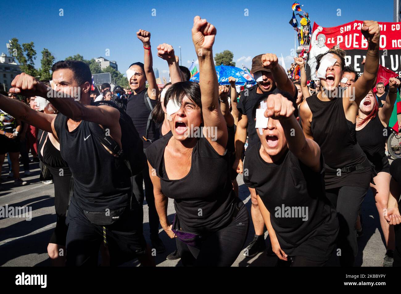 Les manifestants se sont concentrés le 29 novembre 2019 dans le centre de Santiago du Chili, au Chili, où ils ont querellé des différences de performance contre les abus des forces de sécurité, et les yeux mutilés par les forces de police dans les manifestations contre le gouvernement de Sebatien Pinera (photo de Federico Rotter/NurPhoto) Banque D'Images