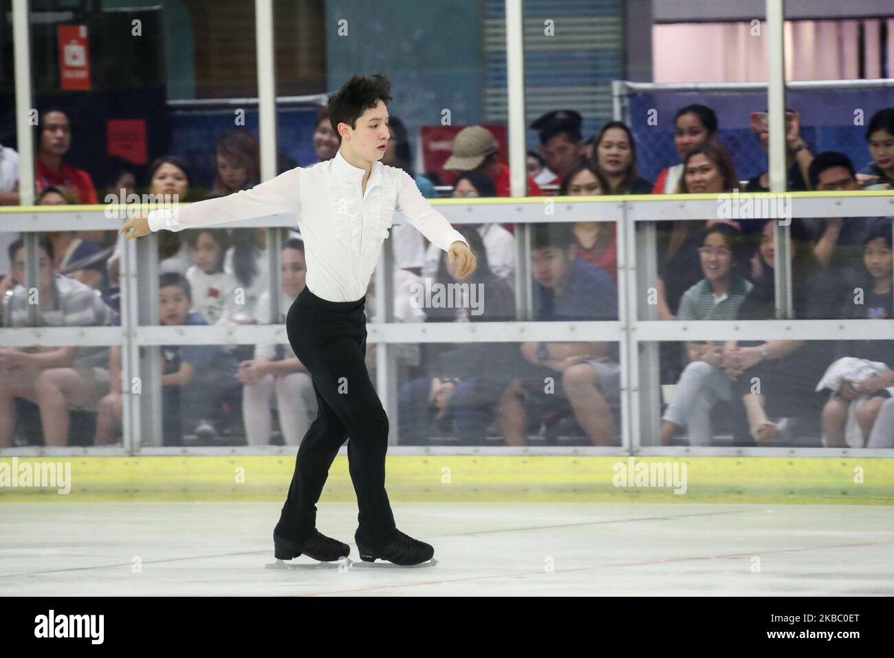 Micah Kai Lynette, de Thaïlande, exécute sa routine lors des Jeux DE LA MER pour le patinage artistique masculin qui s'est tenu à Manille sur 1 décembre 2019. Micah Kai Lynette a marqué le bronze tandis que Julian Yee, de Malaisie, a ensaché l'or et Christopher Caluza, des Philippines, a marqué l'argent. (Photo de George Calvelo/NurPhoto) Banque D'Images