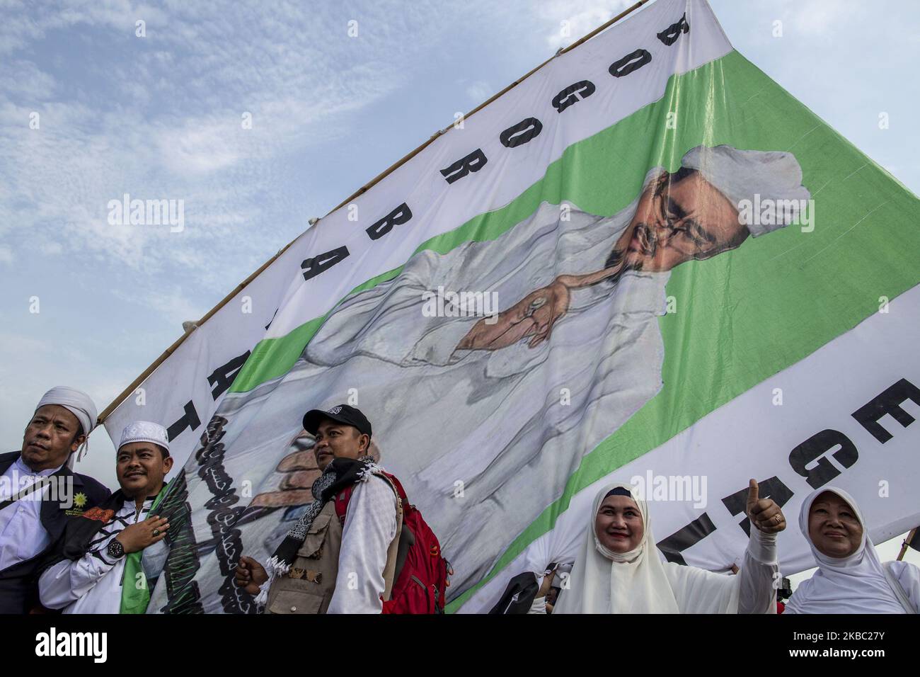 Des milliers de musulmans de toute l'Indonésie se sont rassemblés au National Monument Park (monas) à Jakarta, Indonésie, le 2 décembre 2019, pour une réunion ''212''. 212 est le mouvement de musulmans en Indonésie pendant le blasphème cas d'Ahok (BASUKI TJAHAJA PURNAMA ex gouverneur de Jakarta). (Photo par Donal Husni/NurPhoto) Banque D'Images