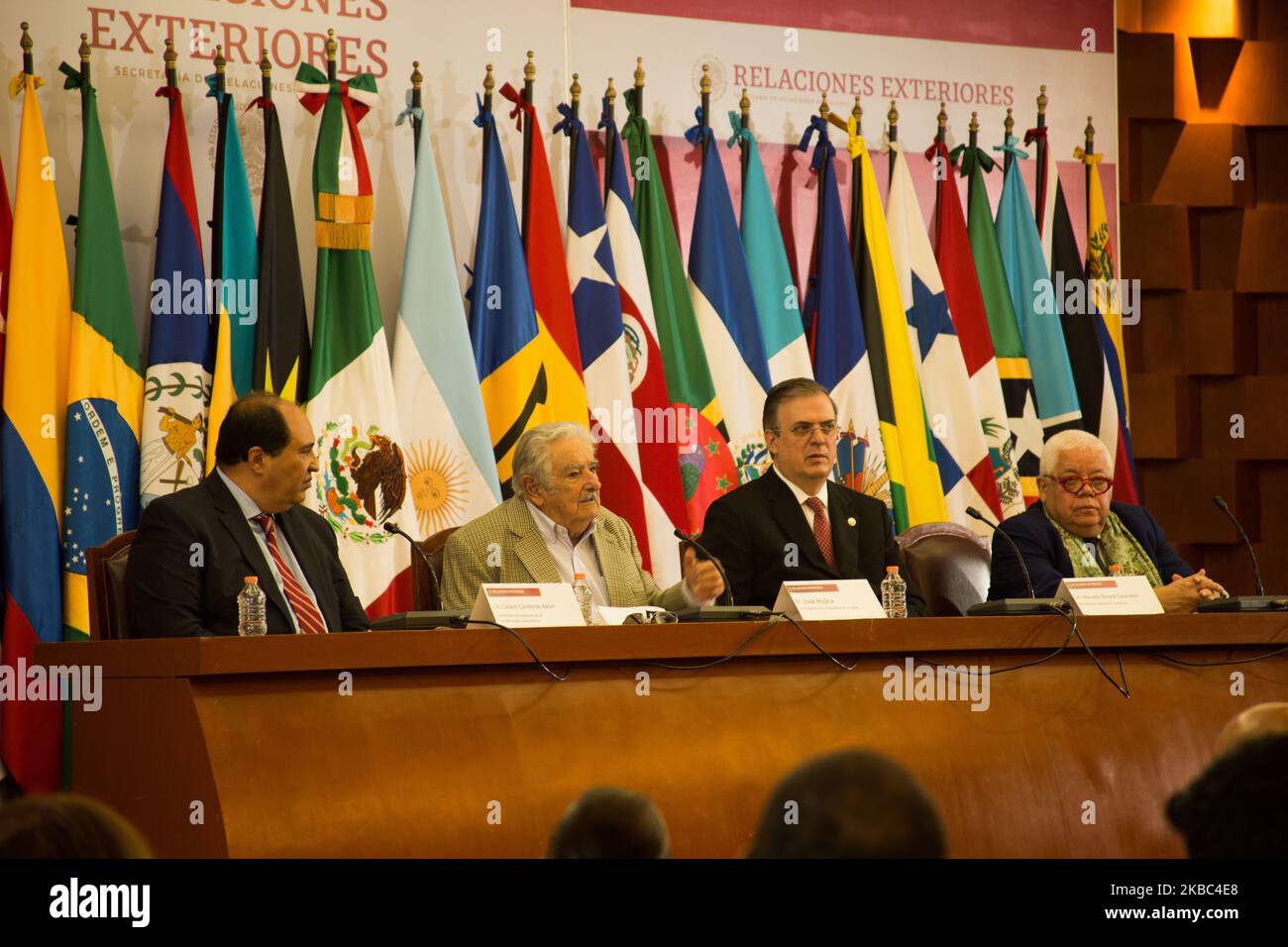 Lazaro Cardenas Batel, coordonnateur des consultants à la présidence de la république; José Mujica, ancien président de l'Uruguay; Marcelo Ebrard, secrétaire aux Affaires étrangères et Enrique Márquez, directeur exécutif de la diplomatie culturelle. (Photo par Cristian Leyva/NurPhoto) Banque D'Images