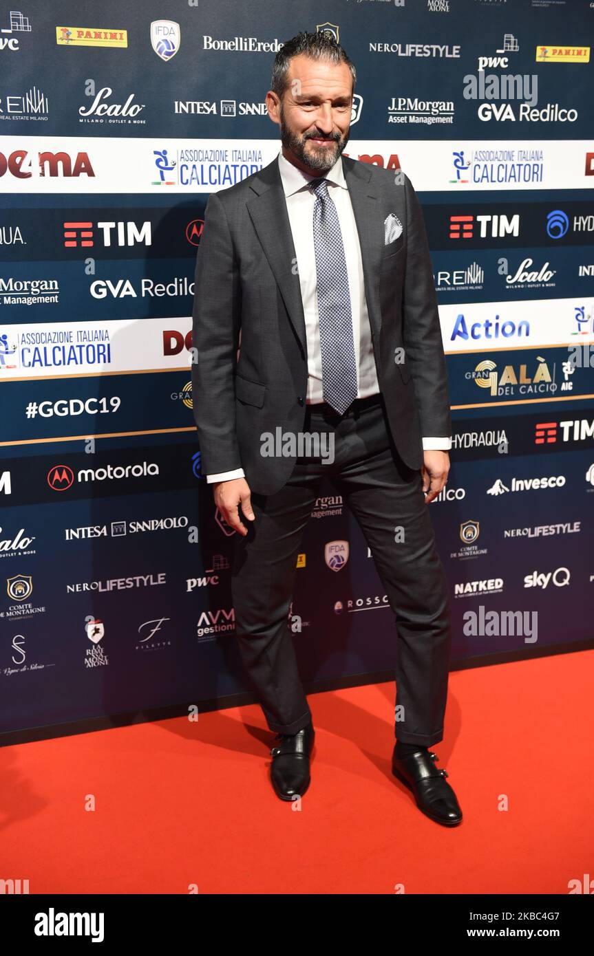 Envoi autographe signé du grand footballeur italien Gianluca Zambrotta Envoi autographe signé du grand footballeur italien Gianluca Zambrotta