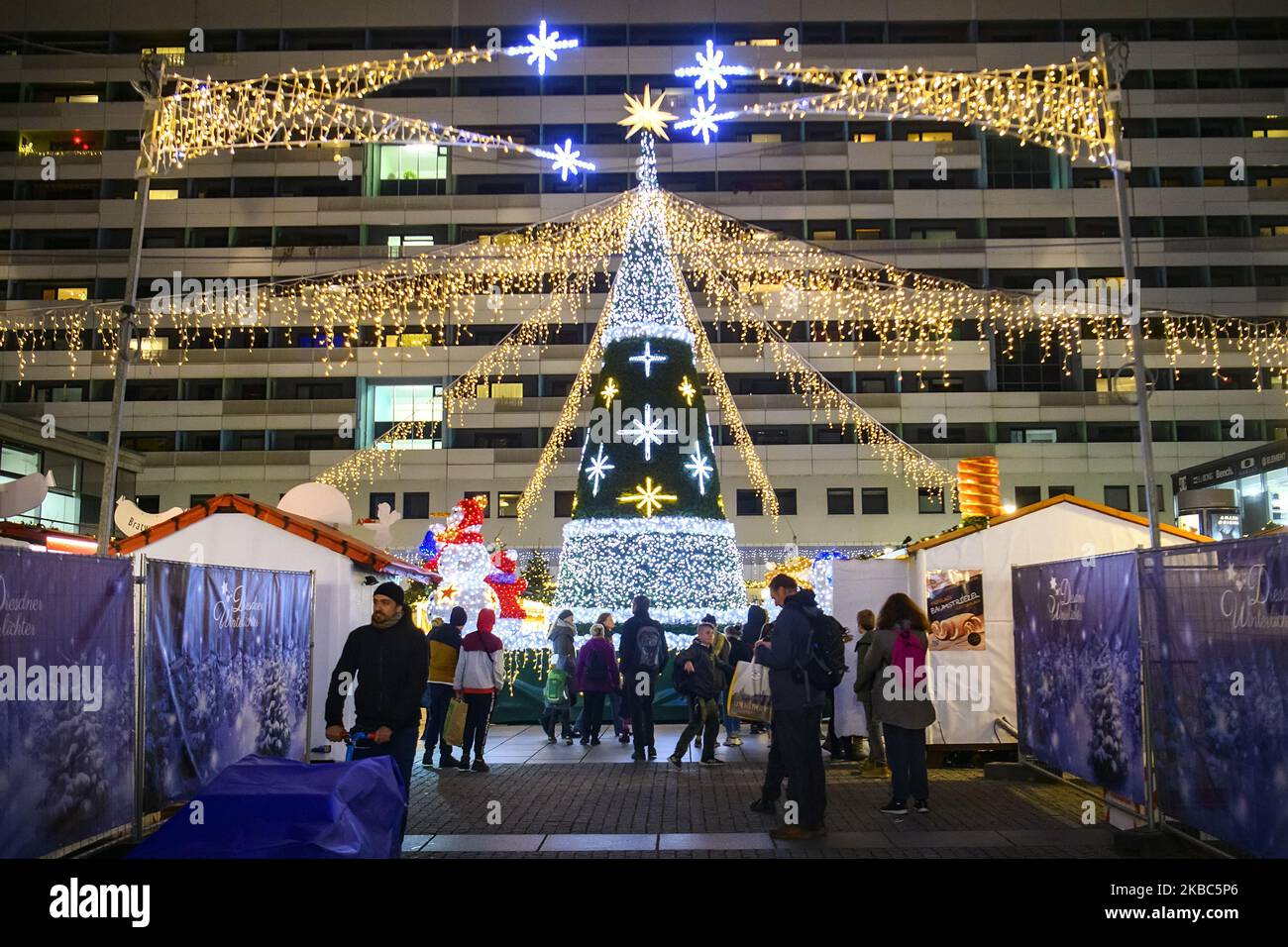 Marché de Noël allemand traditionnel à Dresde, Saxe, Allemagne, 28 novembre 2019 (photo de Maxym Marusenko/NurPhoto) Banque D'Images