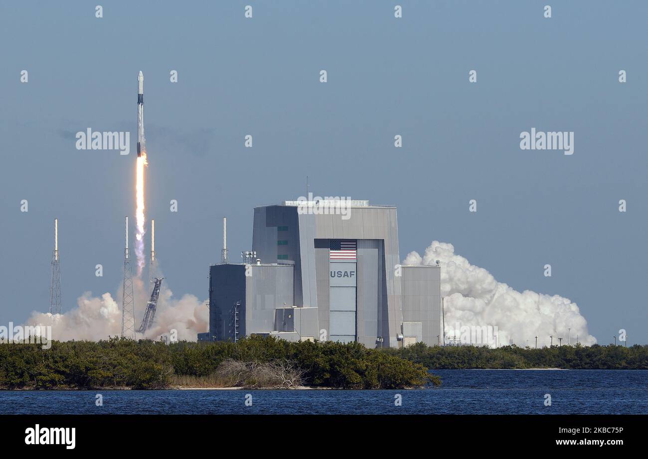 5 décembre 2019 - Cap Canaveral, Floride, États-Unis - Une fusée SpaceX Falcon 9 transportant une capsule de cargaison de dragon avec des fournitures pour la Station spatiale internationale, est lancée avec succès à partir du PAD 40 à la station de la Force aérienne du Cap Canaveral, sur 5 décembre 2019, à Cape Canaveral, en Floride. L'engin spatial transporte près de 6000 livres de fournitures et de matériaux de recherche, dont une expérience de bière Budweiser. (Photo de Paul Hennessy/NurPhoto) Banque D'Images