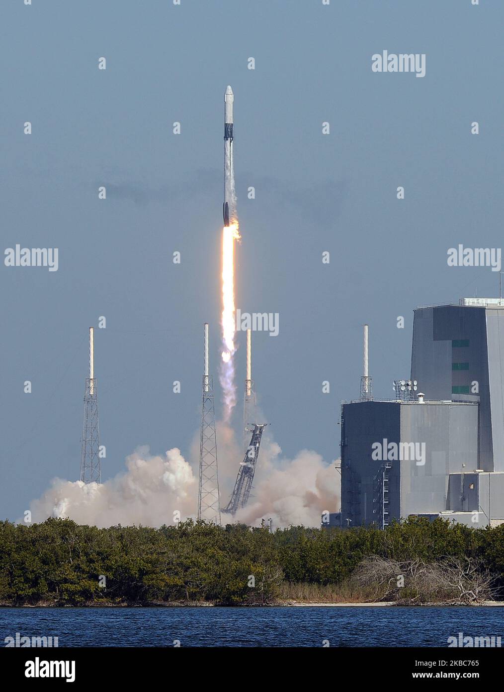 5 décembre 2019 - Cap Canaveral, Floride, États-Unis - Une fusée SpaceX Falcon 9 transportant une capsule de cargaison de dragon avec des fournitures pour la Station spatiale internationale, est lancée avec succès à partir du PAD 40 à la station de la Force aérienne du Cap Canaveral, sur 5 décembre 2019, à Cape Canaveral, en Floride. L'engin spatial transporte près de 6000 livres de fournitures et de matériaux de recherche, dont une expérience de bière Budweiser. (Photo de Paul Hennessy/NurPhoto) Banque D'Images