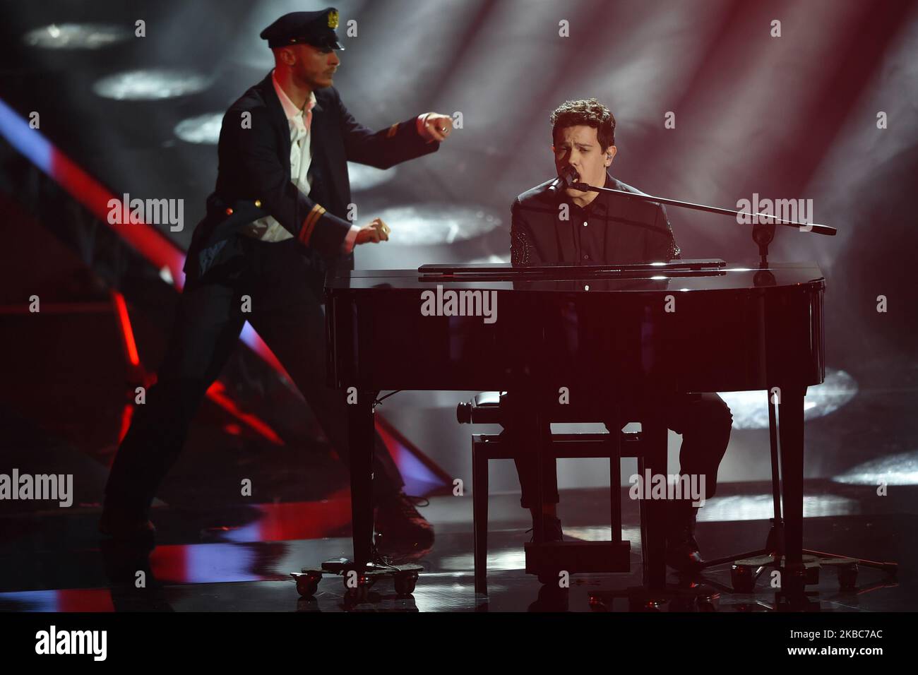 La chanteuse italienne Davide Rossi chante lors de la demi-édition italienne de l'émission internationale de télévision X Factor, en X Factor Dome, à Monza, en Italie (photo par Andrea Diodato/NurPhoto) Banque D'Images