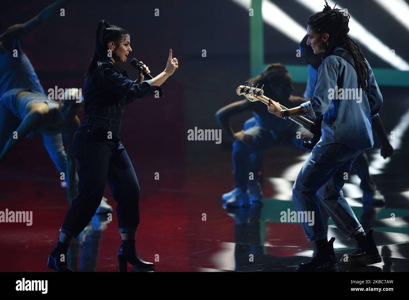 Groupe italien Booda chantant lors de la demi-édition italienne du programme international de télévision X Factor, en X Factor Dome, à Monza, Italie (photo par Andrea Diodato/NurPhoto) Banque D'Images