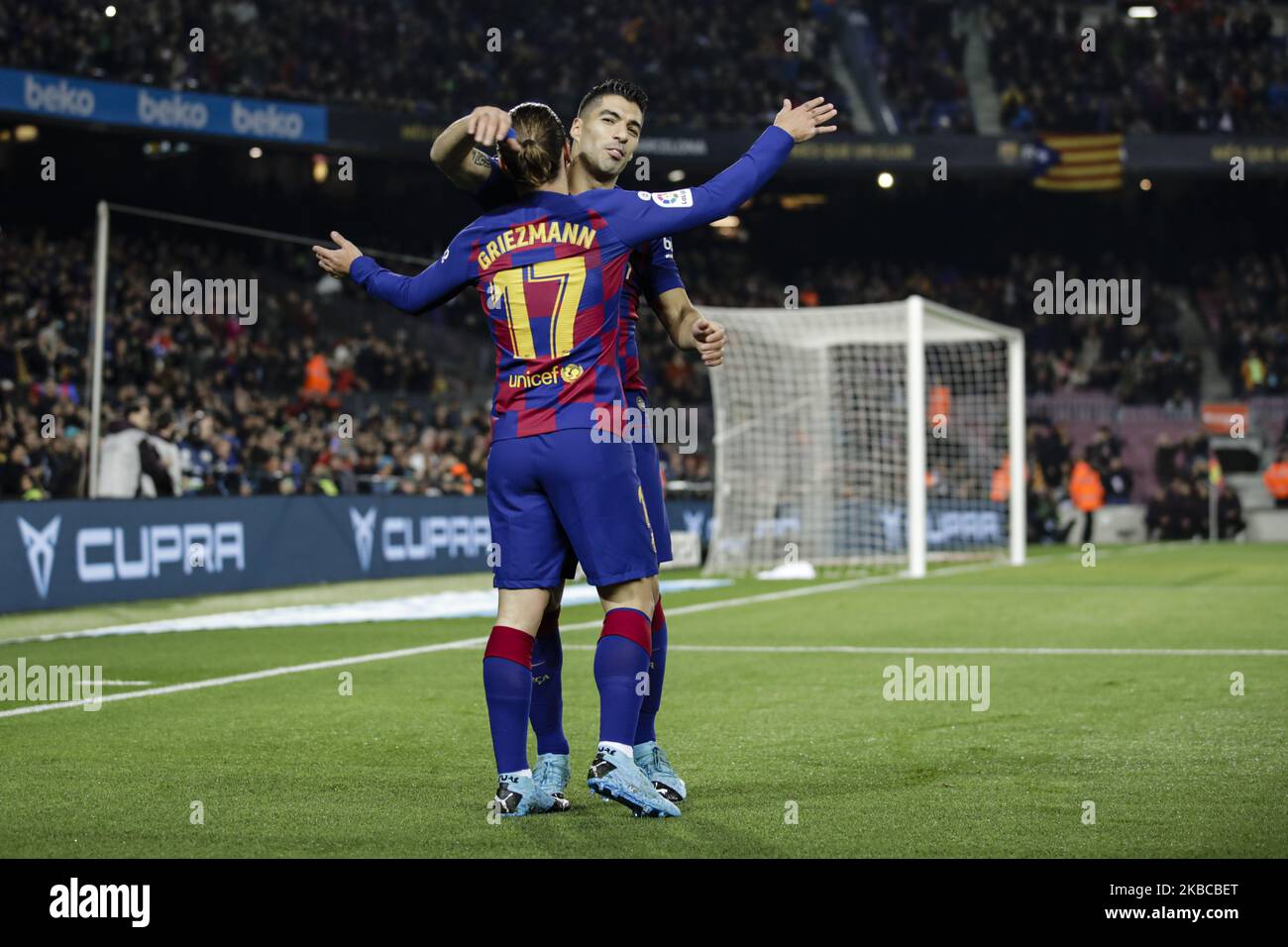 17 Antoine Griezmann de France du FC Barcelone et 09 Luis Suarez d'Uruguay du FC Barcelone célébrant un but lors du match de la Liga Santander entre le FC Barcelone et le RCD Mallorca au Camp Nou Stadium à Barcelone 07 décembre 2019, Espagne. (Photo par Xavier Bonilla/NurPhoto) Banque D'Images