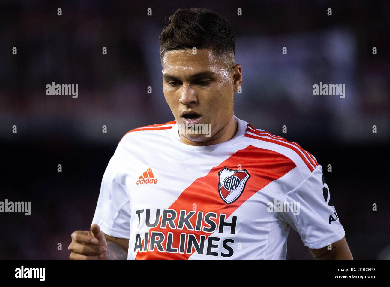 Juan Fernando Quintero de River plate pendant un match entre River plate et San Lorenzo dans le cadre de Superliga 2019/20 à l'Estadio Monumental Antonio Vespucio Liberti sur 8 décembre 2019 à Buenos Aires, Argentine. (Photo de Manuel Cortina/NurPhoto) Banque D'Images