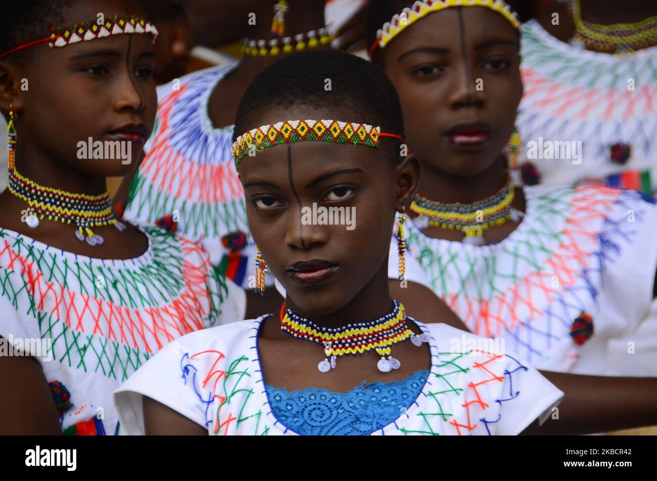 Une fille habillée dans une culture hausa-Fulani pour célébrer le festival de chants de Noël du gouvernement de Lagos et neuf leçons le 12 décembre 2019 à Lagos, au Nigeria. (Photo par Olukayode Jaiyeola/NurPhoto) Banque D'Images