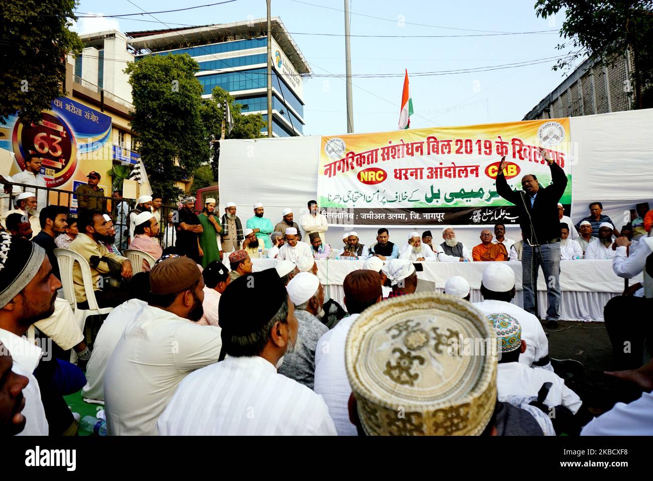 Les communautés musulmanes prennent part à une protestation silencieuse contre le projet de loi d'amendement de la citoyenneté (ACR) et le Registre national des citoyens (CNRC) organisé par Jamiat Ulama-i-Hind on 13 décembre 2019, à Nagpur, au Maharashtra. (Photo par Azhar Khan/NurPhoto) Banque D'Images