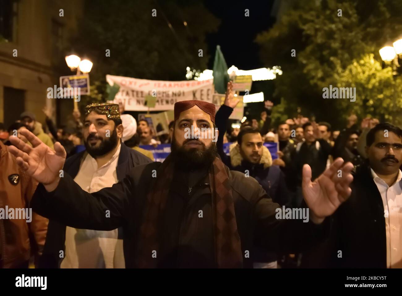 Des membres de la Communauté pakistanaise de Grèce manifestent le 14 décembre 2019, dans le centre d'Athènes, en Grèce, contre l'islamophobie à la suite des récentes insultes publiques d'un homme contre l'islam. (Photo de Nicolas Koutsokostas/NurPhoto) Banque D'Images