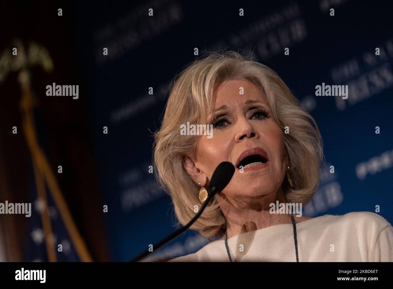 L'acteur et activiste Jane Fonda s'adresse aux participants au déjeuner des chefs de la presse du Club national à Washington, D.C., mardi, 17 décembre 2019. (Photo de Cheriss May/NurPhoto) Banque D'Images
