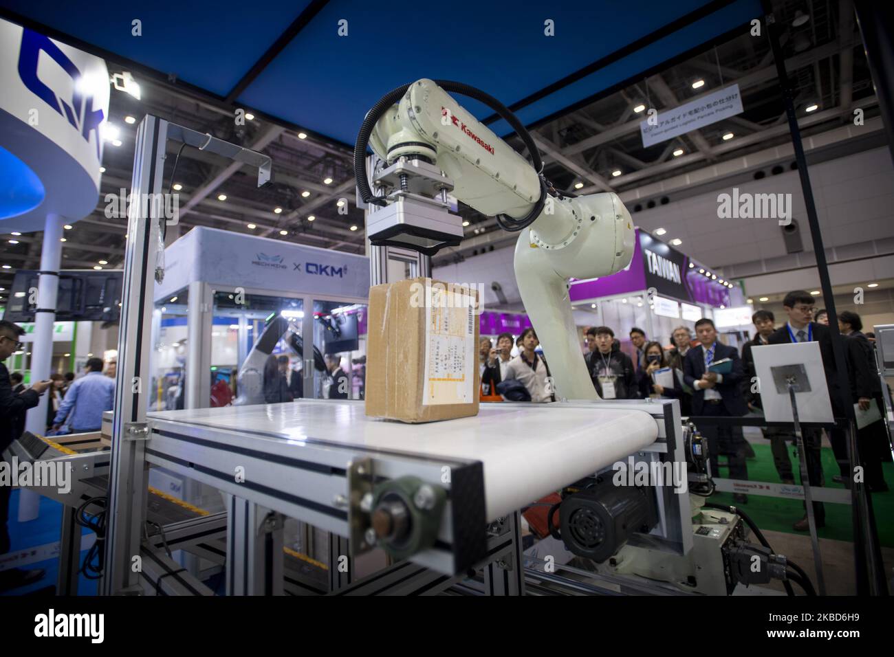 Le géant de la robotique industrielle est exposé à l'exposition internationale de la robotique 2019 au Tokyo Big Sight sur 18 décembre 2019 à Tokyo, au Japon. L'IREX International robot Exhibition 2019, l'un des plus grands salons de robots au monde, présentera aux exposants quelques-unes des dernières technologies de l'industrie. (Photo par Alessandro Di Ciommo/NurPhoto) Banque D'Images