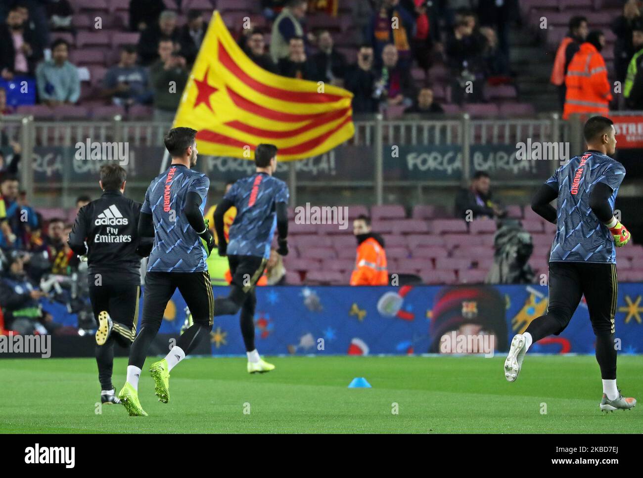 Real M adrid joueurs pendant le match entre le FC Barcelone et Real Madrid, correspondant à la semaine 10 de la Liga Santander, joué au Camp Nou Stadium, le 17th décembre 2019, à Barcelone, Espagne. -- (photo par Urbanandsport/NurPhoto) Banque D'Images