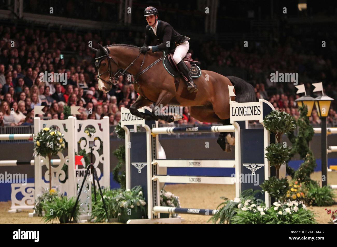 Olivier Philippaerts à cheval Hurricane pendant les enjeux Champagne-Tattinger Ivy au salon International du Cheval à Olympia, Londres, le jeudi 19th décembre 2019. (Photo de Jon Bromley/MI News/NurPhoto) Banque D'Images