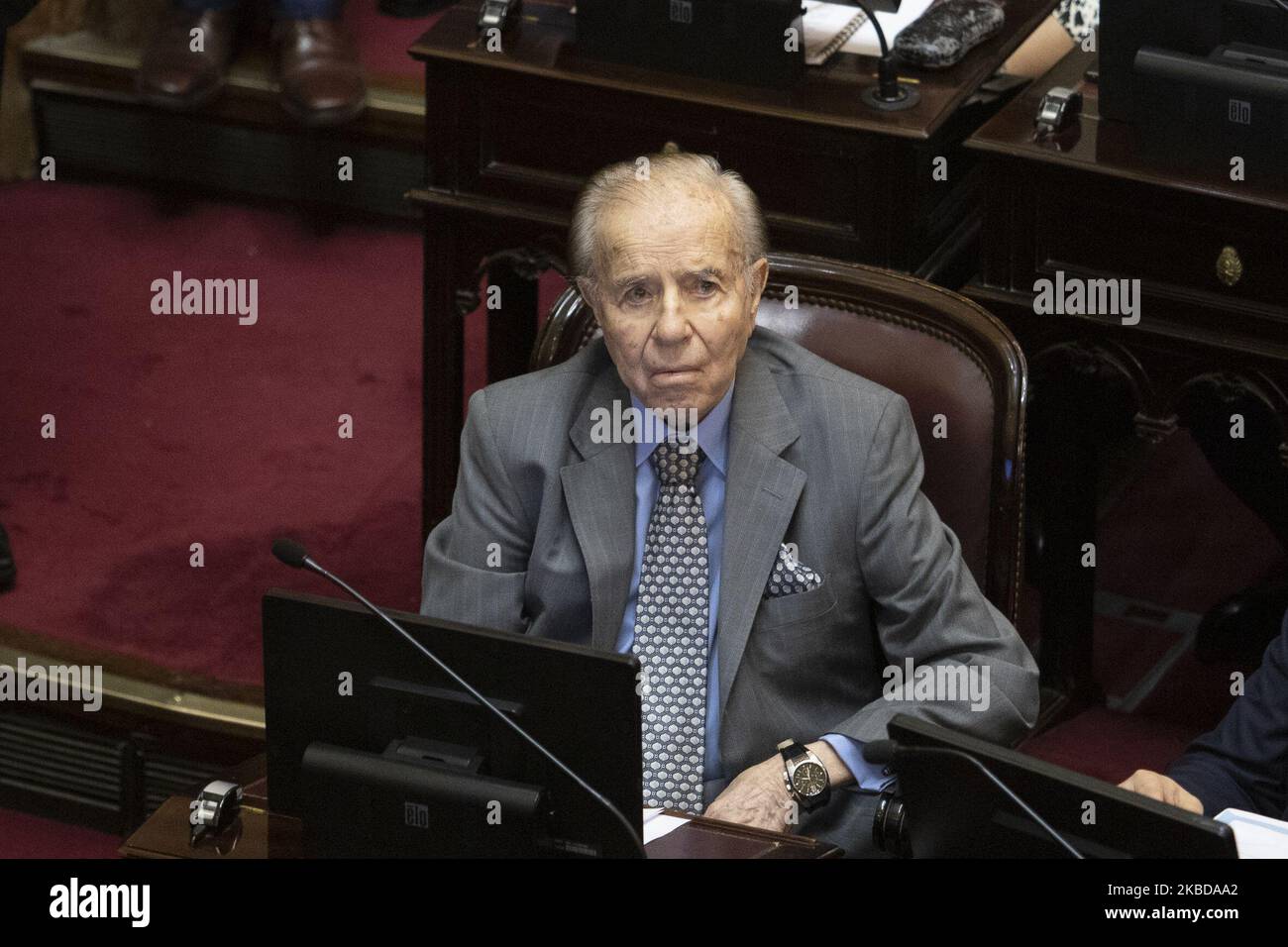 L'ancien président et sénateur argentin Carlos Saul Menem participe à la session où un débat sur un projet de loi économique d'urgence a lieu au Congrès national de l'Argentine, à Buenos Aires, en Argentine, sur le 20 décembre 2019. (Photo de MatÃ­as Baglietto/NurPhoto) Banque D'Images