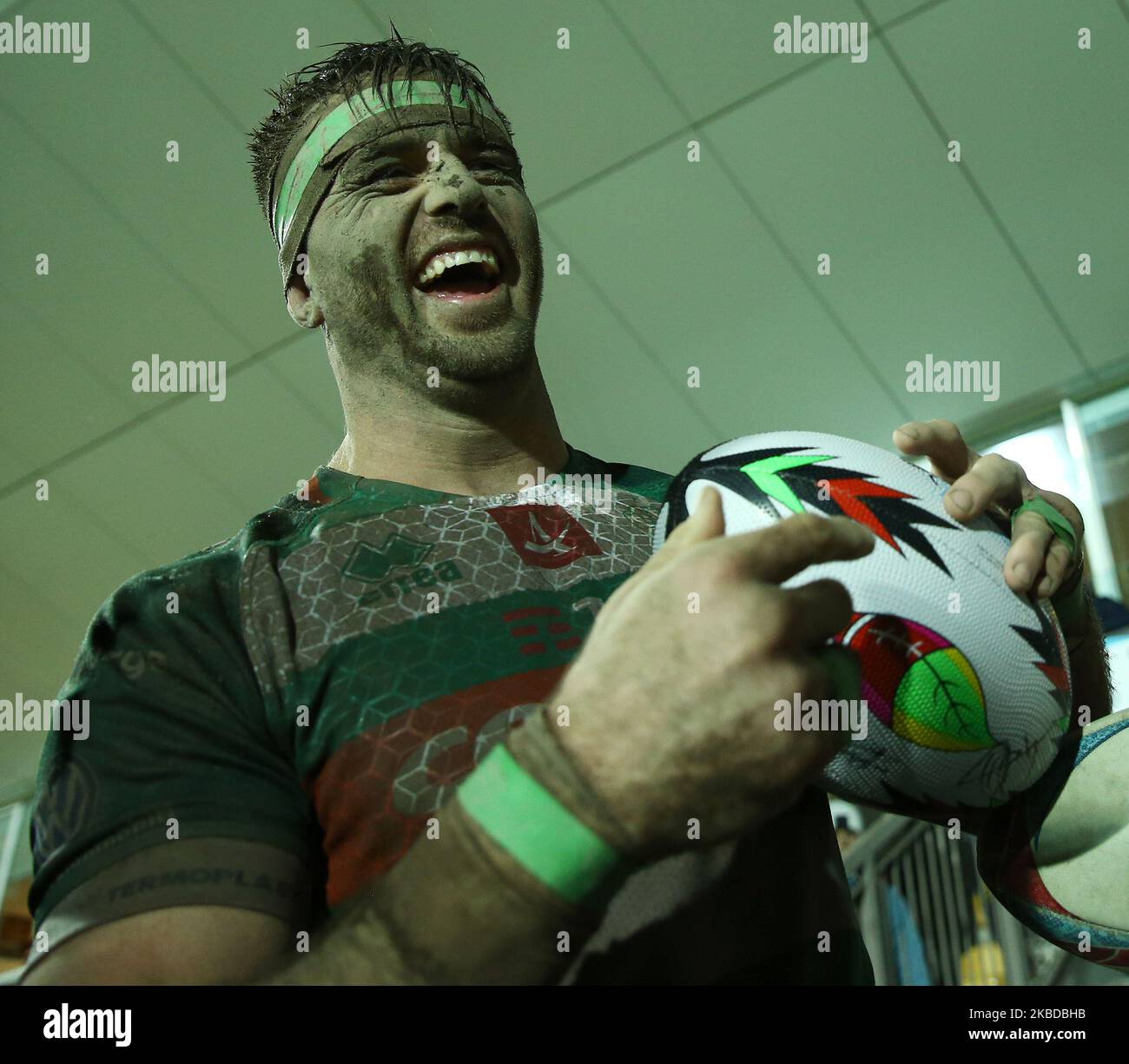 Abraham Steyn de Benetton signe des autographes à la fin du match de rugby Guinness Pro14 Zebre Rugby Club v Benetton Trévise au stade Lanfranchi de Parme, Italie sur 21 décembre 2019 (photo de Matteo Ciambelli/NurPhoto) Banque D'Images