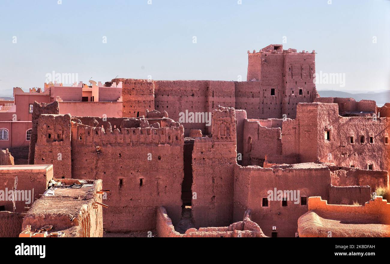 Ruines de la Kasbah historique de Taourirt située dans les montagnes de l'Atlas à Ouarzazate, Maroc, Afrique le 4 janvier 2016. La Kasbah date du 19th siècle et compte près de 300 chambres. (Photo de Creative Touch Imaging Ltd./NurPhoto) Banque D'Images