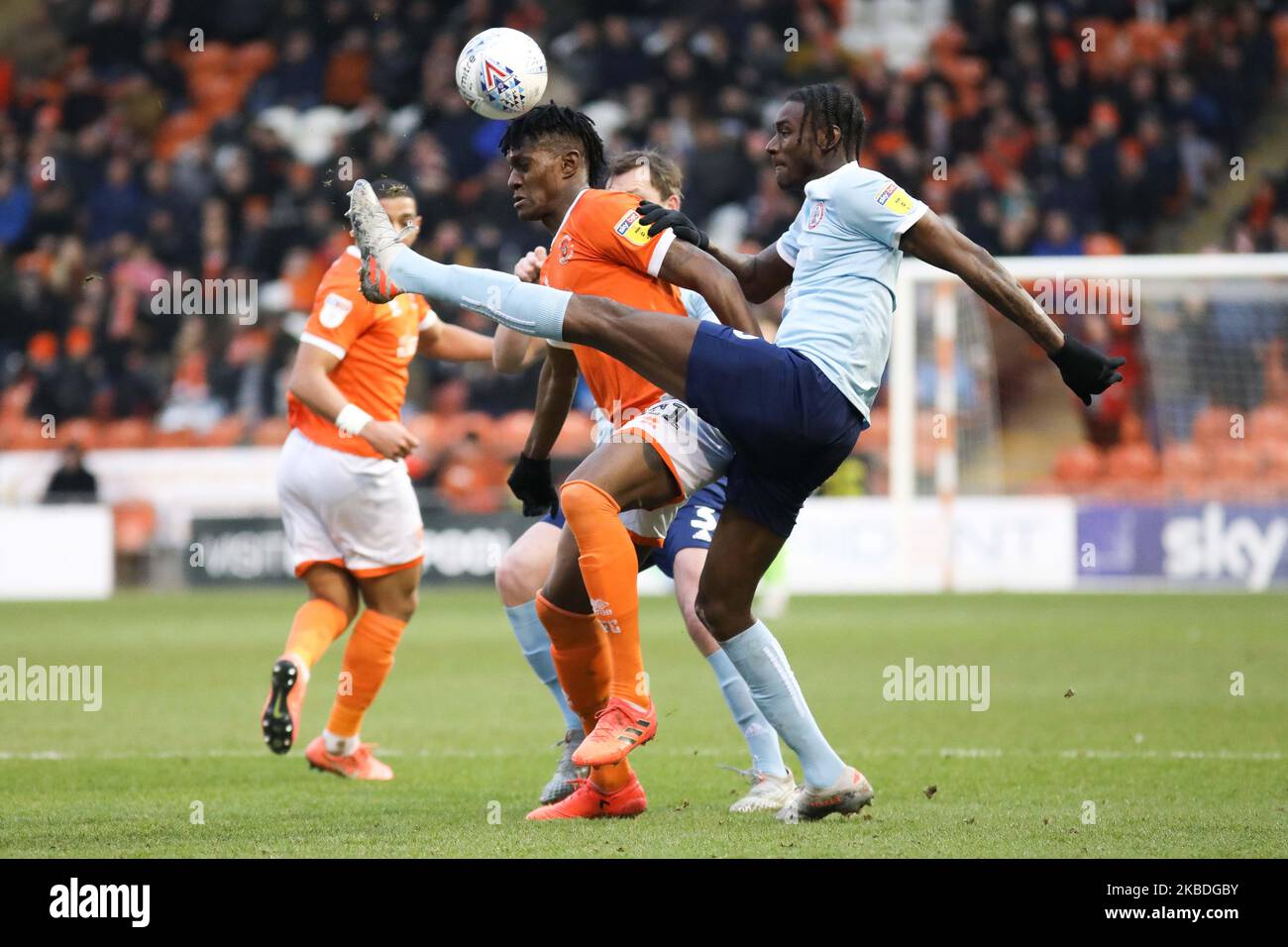 Jerome Opoku d'Accrington Stanley lutte pour possession avec Armand Gnanduillet du FC Blackpool lors du match de la Sky Bet League 1 entre Blackpool et Accrington Stanley à Bloomfield Road, Blackpool, le jeudi 26th décembre 2019. (Photo de Tim Markland/MI News/NurPhoto) Banque D'Images