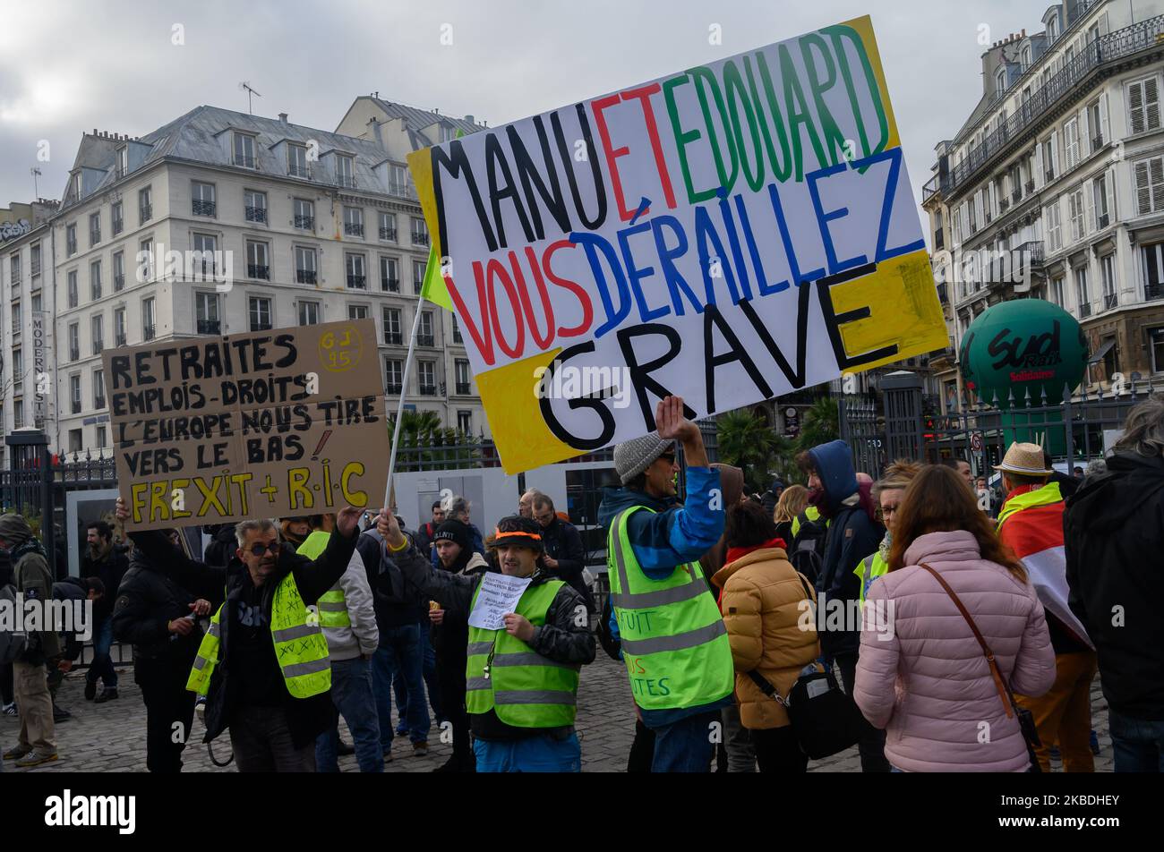 Les agents de la RATP et de la SNCF manifestent sur 26 décembre 2019 à Paris, en France, contre le projet de réforme des retraites qu'ils exigent. (Photo par Estelle Ruiz/NurPhoto) Banque D'Images