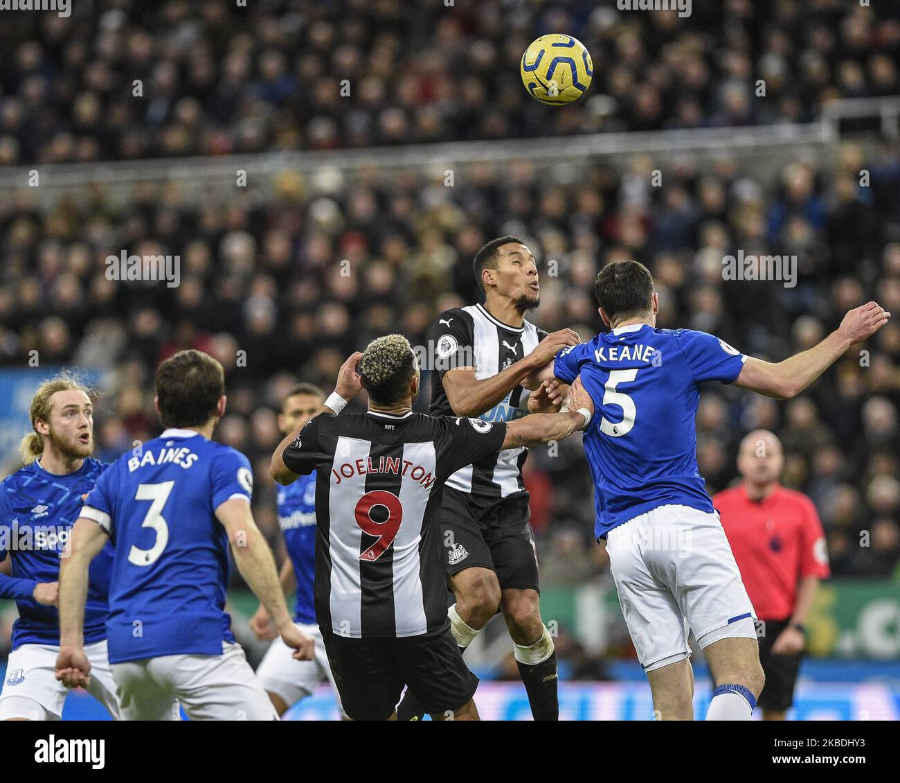 Isaac Hayden (14 ans) de Newcastle United dirige le bal lors du match de la Premier League entre Newcastle United et Everton au St. James's Park, Newcastle, le samedi 28th décembre 2019. (Photo par IAM Burn/MI News/NurPhoto) Banque D'Images Isaac Hayden (14 ans) de Newcastle United dirige le bal lors du match de la Premier League entre Newcastle United et Everton au St. James's Park, Newcastle, le samedi 28th décembre 2019. (Photo par IAM Burn/MI News/NurPhoto) Banque D'Images