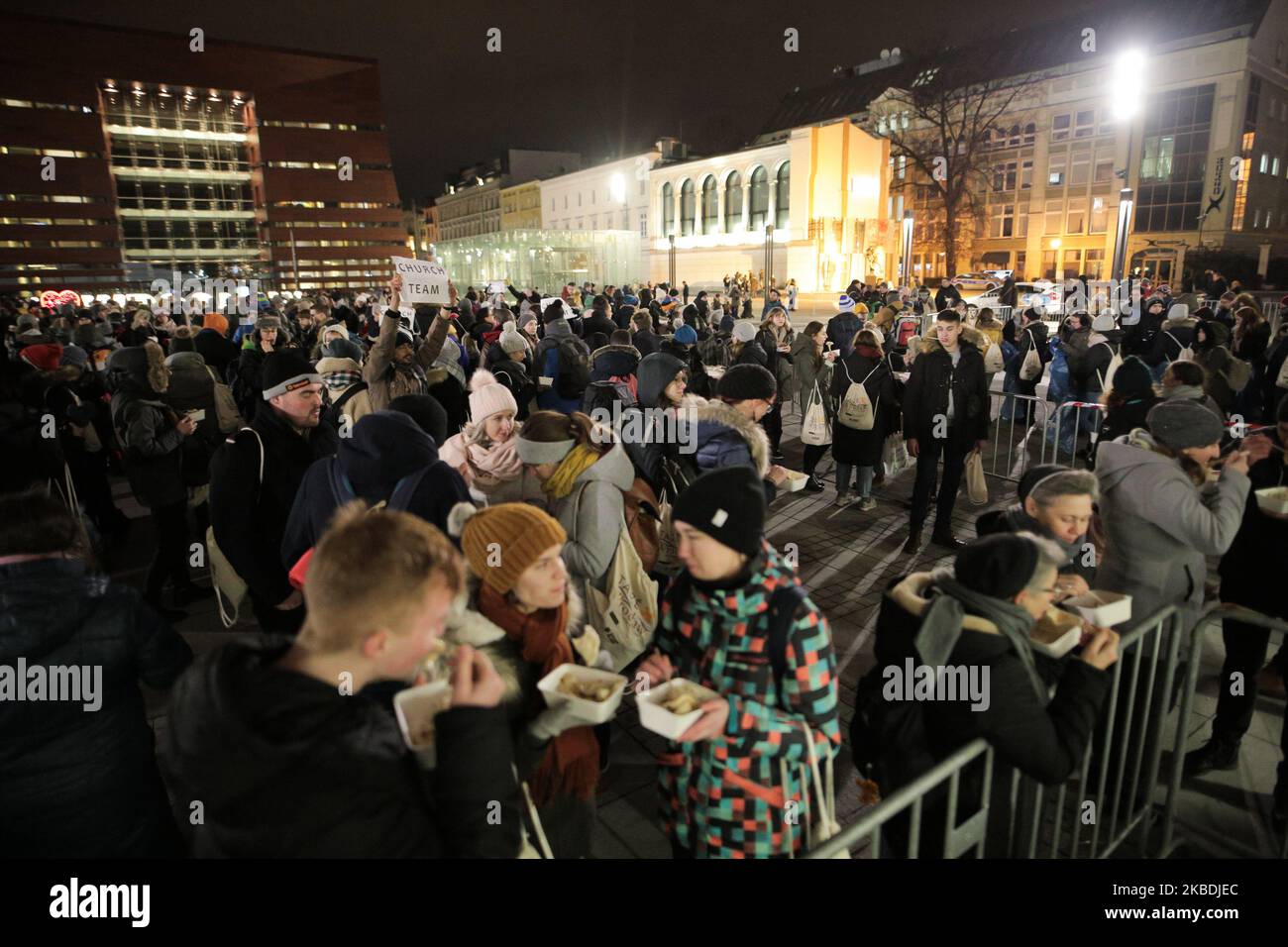 Les gens assistent à la réunion européenne de la jeunesse de 42nd organisée par la communauté de Taize a commencé à Wroclaw, en Pologne, le 28 décembre 2019. (Photo de Krzysztof Zatycki/NurPhoto) Banque D'Images