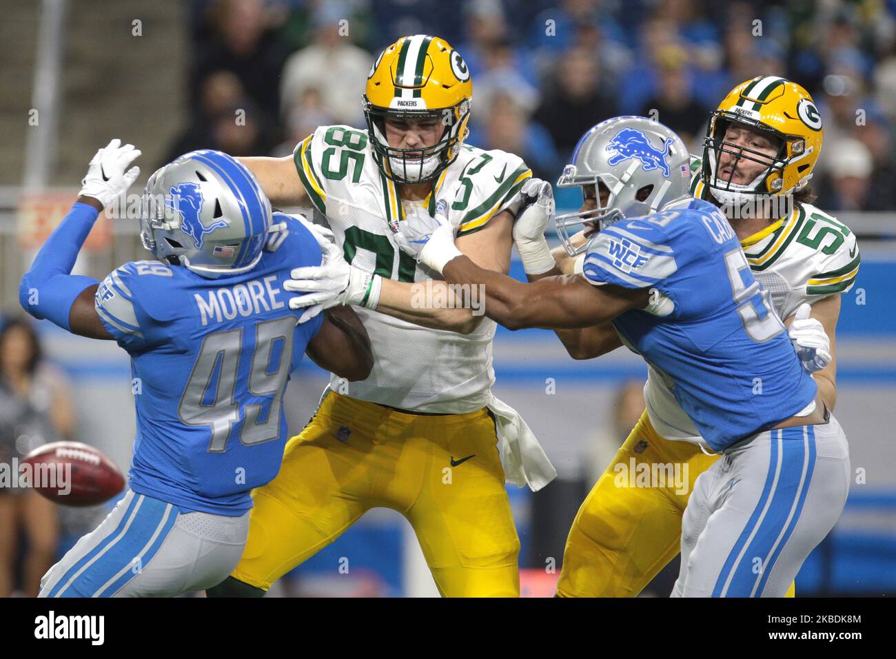 Green Bay Packers Tight End Robert Tonyan (85) et Green Bay Packers linebacker Kyler Fackrell (51) défend contre le C.J. de défense des Lions de Detroit Moore (49) et linebacker Jason Cabinda (53) lors de la première moitié d'un match de football de la NFL à Detroit, Michigan, États-Unis, dimanche, 29 décembre 2019 (photo de Jorge Lemus/NurPhoto) Banque D'Images Green Bay Packers Tight End Robert Tonyan (85) et Green Bay Packers linebacker Kyler Fackrell (51) défend contre le C.J. de défense des Lions de Detroit Moore (49) et linebacker Jason Cabinda (53) lors de la première moitié d'un match de football de la NFL à Detroit, Michigan, États-Unis, dimanche, 29 décembre 2019 (photo de Jorge Lemus/NurPhoto) Banque D'Images