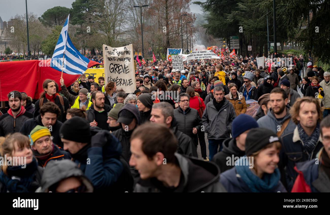 Des milliers de personnes ont manifesté à nouveau à Nantes, France contre le projet de réforme des retraites sur 9 janvier 2020 (photo d'Estelle Ruiz/NurPhoto) Banque D'Images