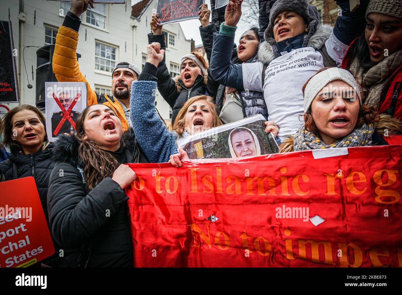 Une foule d'organisations et de membres de partis politiques se sont réunis au Spui à Amsterdam, aux pays-Bas, pour une 11 janvier 2020 manifestation contre une guerre possible avec l'Iran. (Photo par Oscar Brak/NurPhoto) Banque D'Images