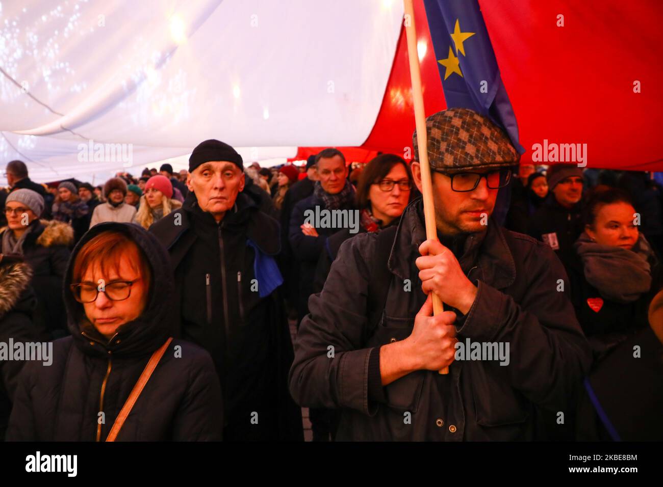 Les juges, avocats et partisans assistent à la « Marche des milliers de robes » à Varsovie, en Pologne, le 11 janvier 2020. L'événement a été organisé par des associations de juges polonais pour protéger l'indépendance des tribunaux et contre les réformes judiciaires prévues par le parti au pouvoir droit et Justice. (Photo de Beata Zawrzel/NurPhoto) Banque D'Images