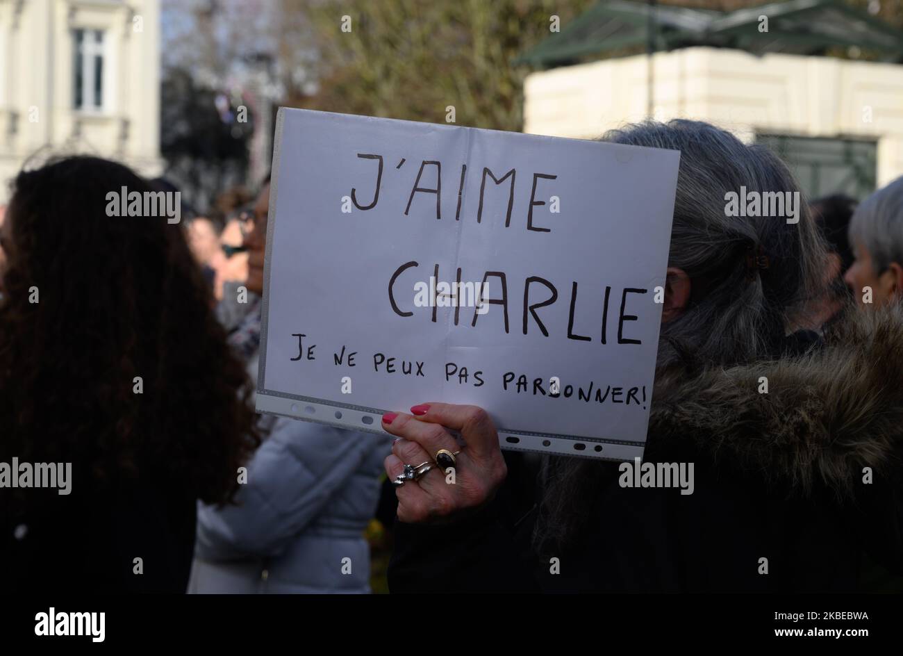 Rassemblement à Nantes, France sur 12 janvier 2020, en hommage aux victimes des attentats terroristes qui ont frappé la France en 2012. Les cent participants, voulaient témoigner cinq ans après les attaques de Charlie Hebdo et Hyper Kosher en janvier 2015 de leur attachement à la liberté de conscience, à la liberté d'expression, à l'émancipation, à l'égalité des femmes et des hommes face à l'obscurantisme. (Photo par Estelle Ruiz/NurPhoto) Banque D'Images