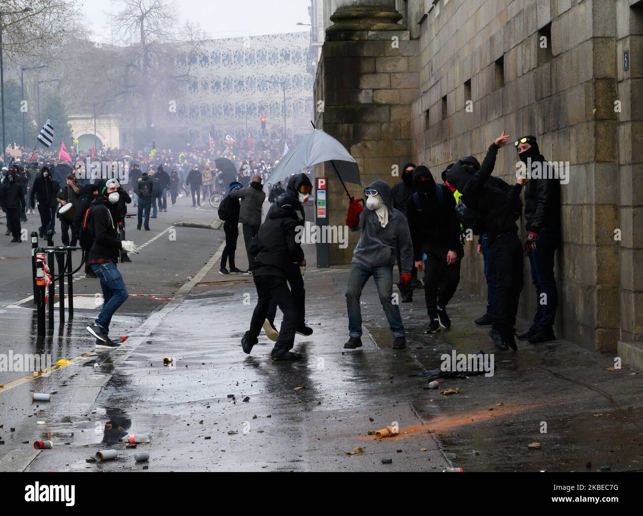 Les militants du bloc noir prennent part à la démonstration des gilets  jaunes, lors de l'Acte 61, à Nantes, France sur 11 janvier 2020 (photo  d'Estelle Ruiz/NurPhoto Photo Stock - Alamy