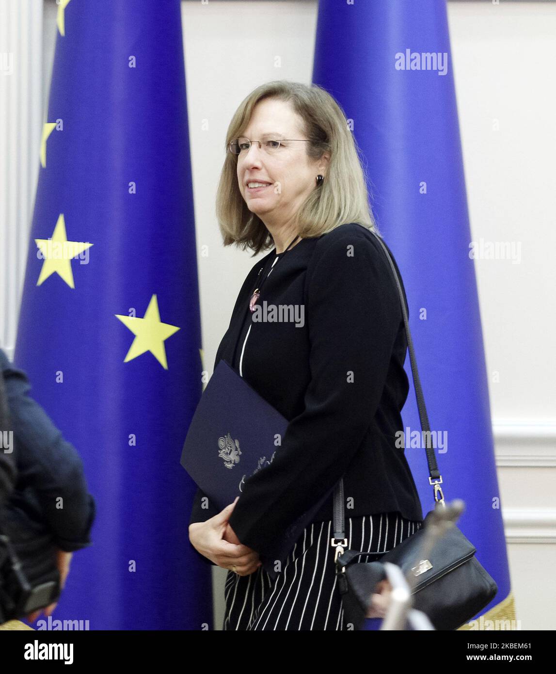 Chargé d'affaires de l'ambassade des États-Unis en Ukraine Kristina Kvien assiste à la présentation du nouveau chef de l'Agence nationale de prévention de la corruption Oleksandr Novikov au Conseil des ministres de l'Ukraine à Kiev, en Ukraine, le 15 janvier, 2020.le Conseil des ministres ukrainien a nommé Oleksandr Novikov à la tête de l'Agence nationale pour la prévention de la corruption. Oleksandr Novikov a été élu nouveau chef de l'Agence nationale de prévention de la corruption par le comité d'appel d'offres le 16 décembre 2019, comme l'ont indiqué les médias locaux. (Photo par STR/NurPhoto) Banque D'Images